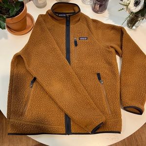 Patagonia retro fleece size large. Like new condition